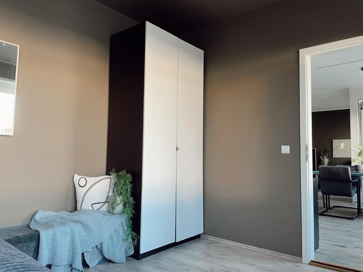 Centrally Located, Comfy, And Spacious Apartment. Apartment