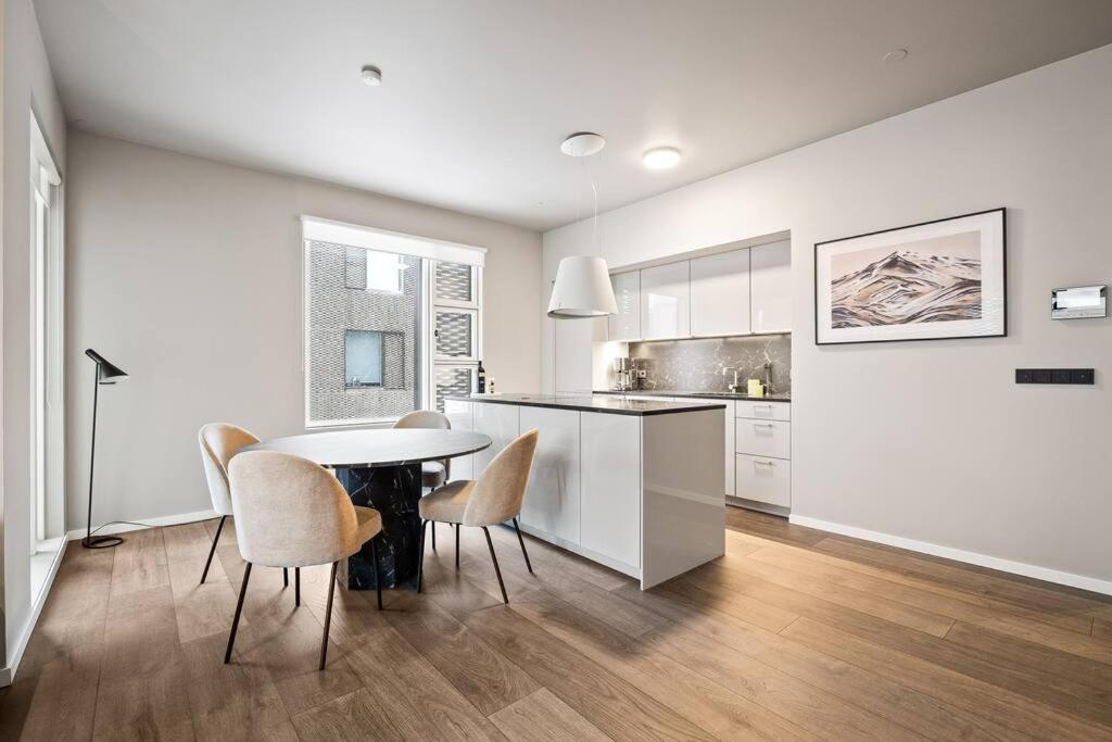 Private Lux 2br & 2ba Center With Free Parking *