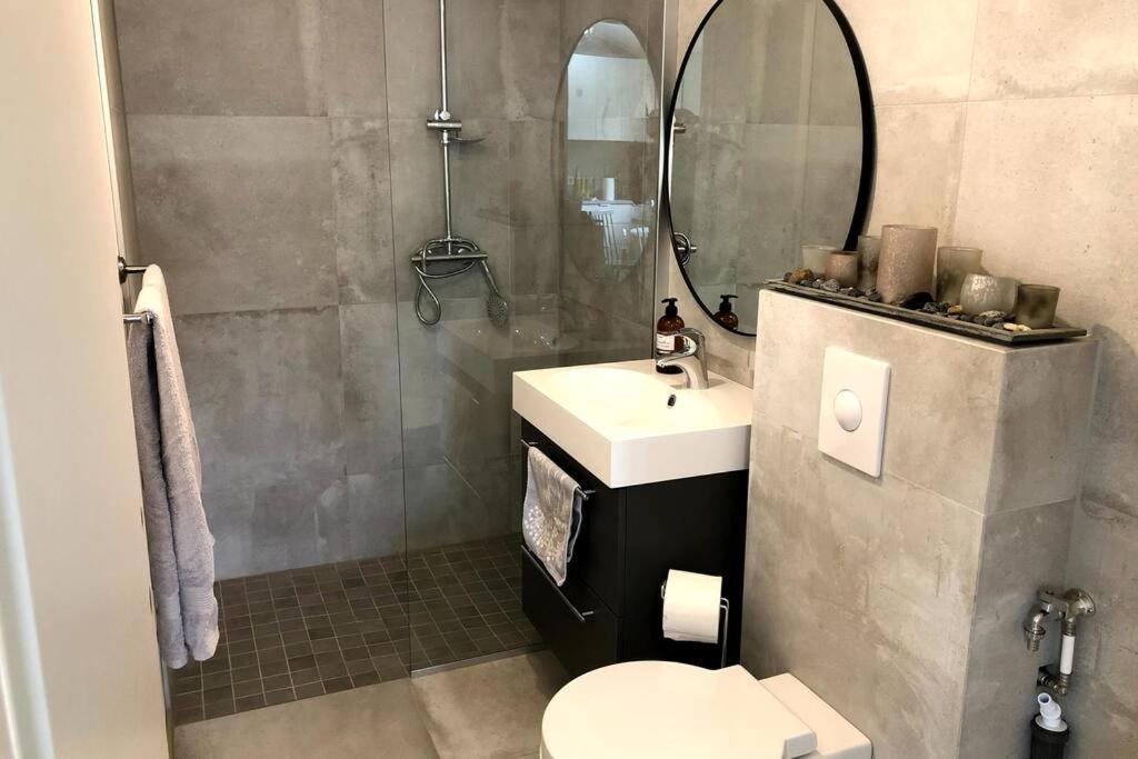 Apartamento Adorable One Bedroom With Free Parking.