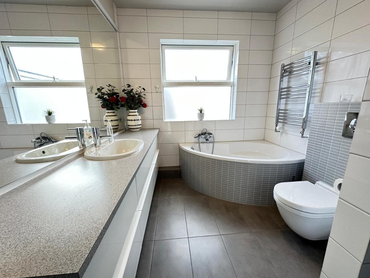 Spacious And Family Friendly In Kopavogur *