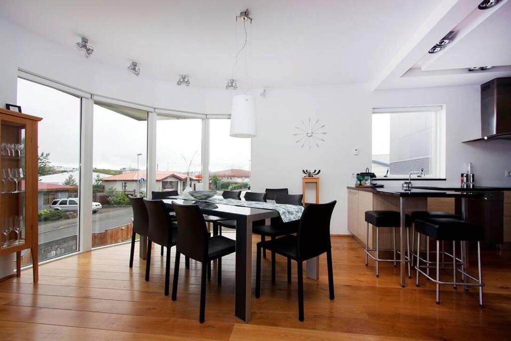 Sunny And Spacious Luxury House Reykjavik
