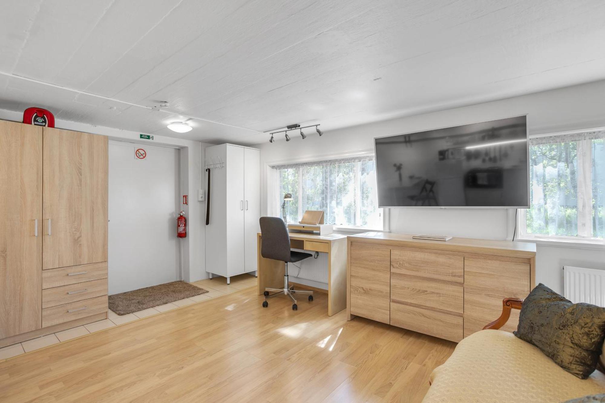 Lara Studio: Laugardalur Valley Retreat With Private Entrance And Parking