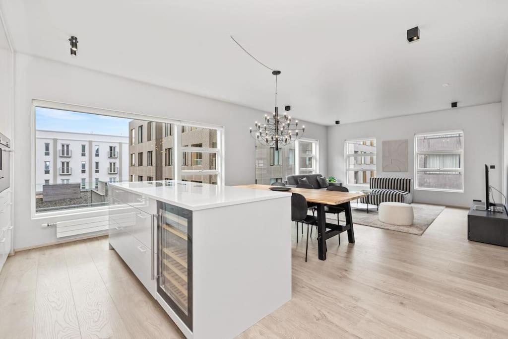 Modern Lux Retreat With 2br&2ba Heart Of The City Apartment