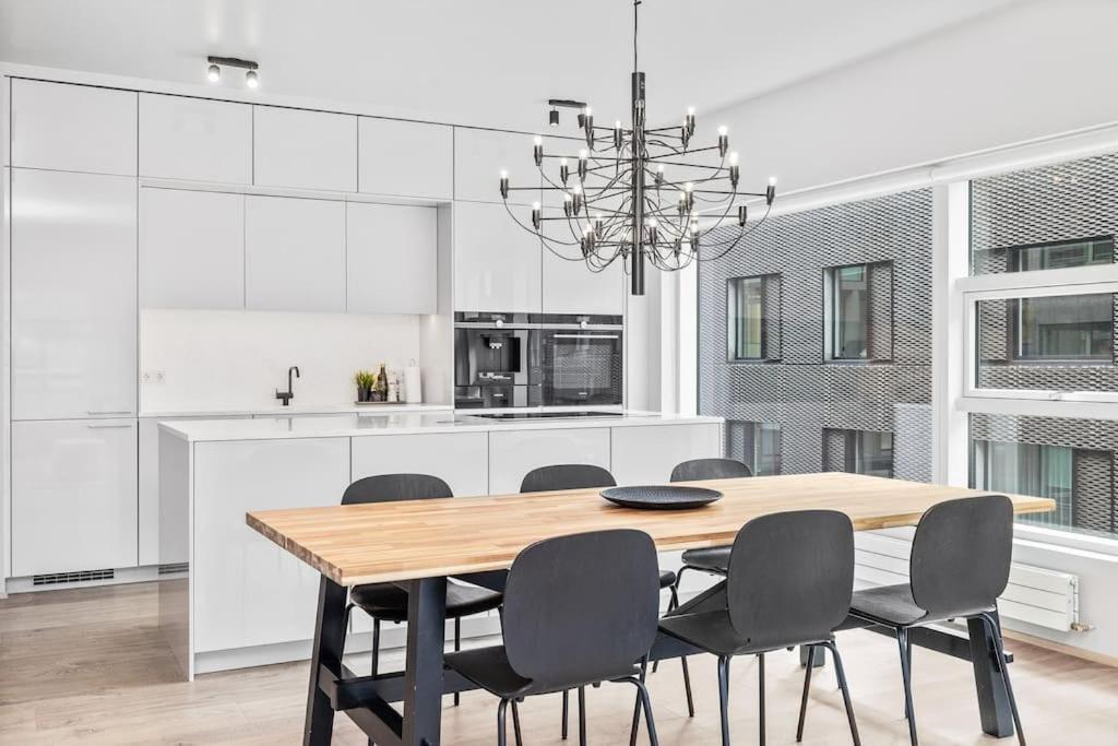 Modern Lux Retreat With 2br&2ba Heart Of The City