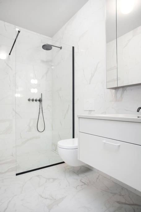 Modern Lux Retreat With 2br&2ba Heart Of The City Apartment Reykjavik