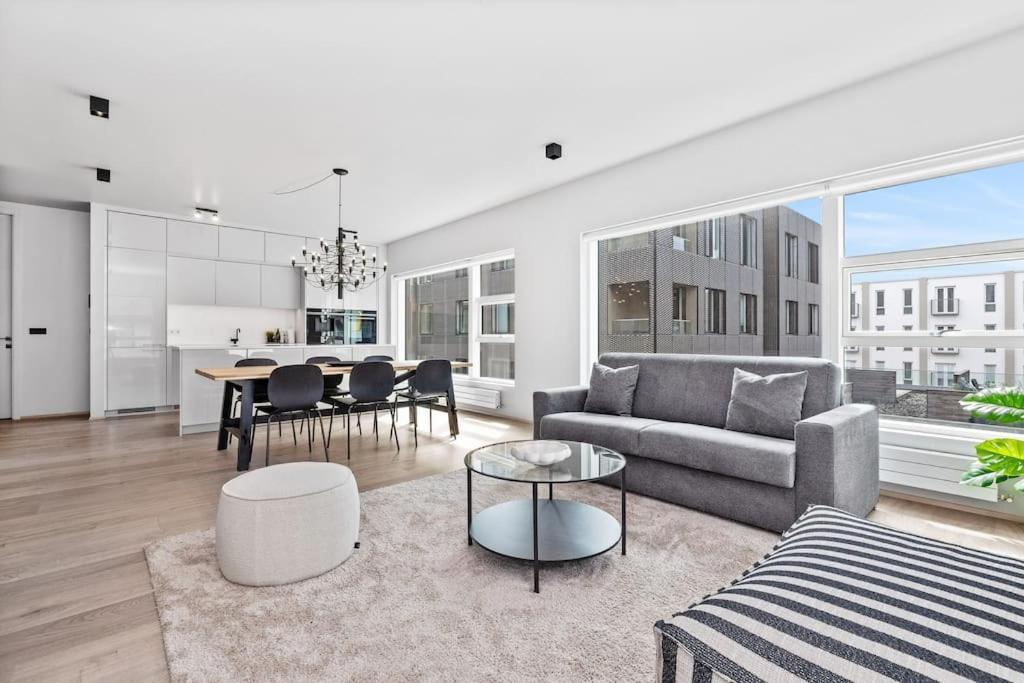 Apartment Modern Lux Retreat With 2br&2ba Heart Of The City *