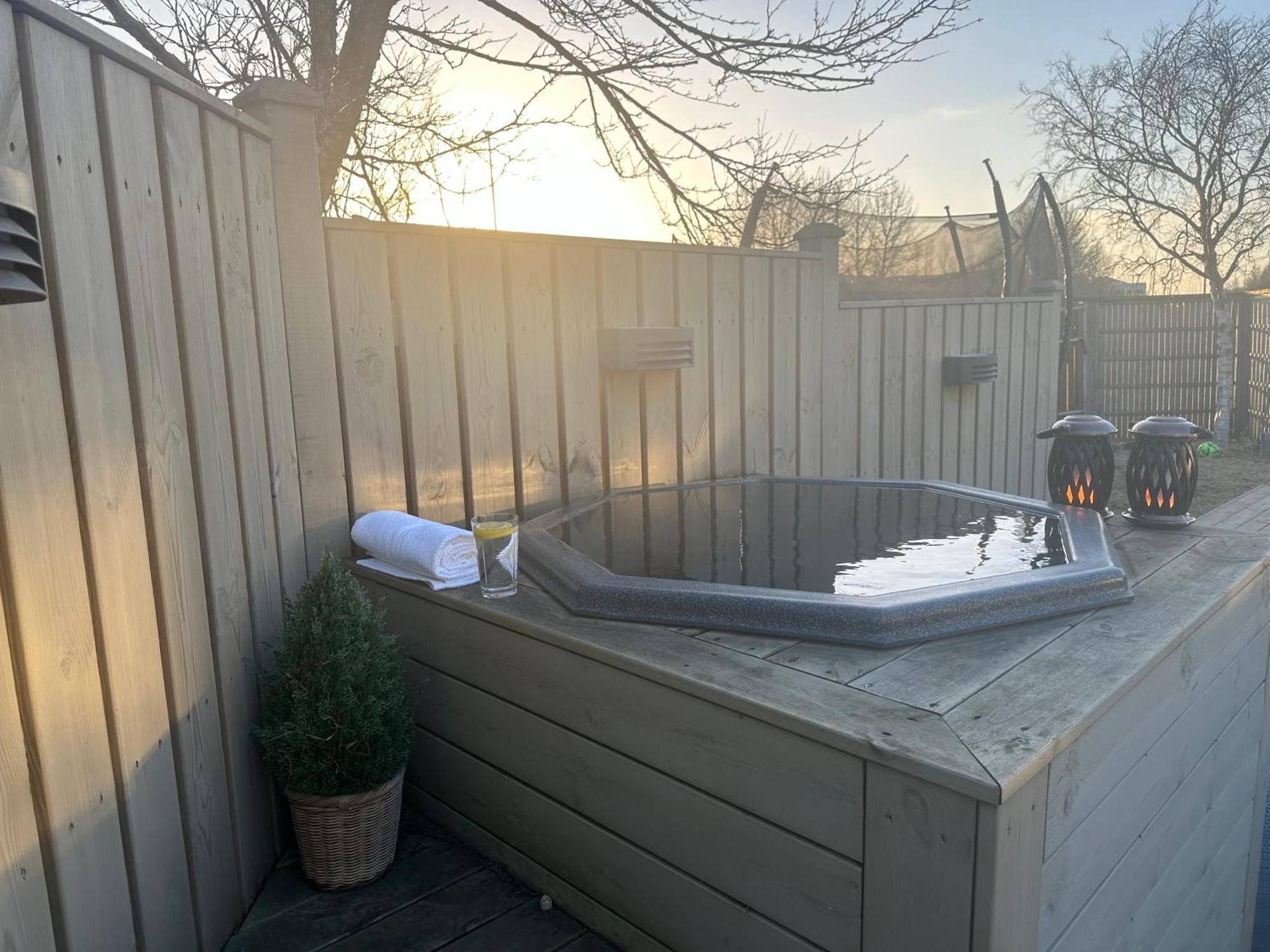 Luxurious House With Hot & Cold Tub Villa Reykjavik