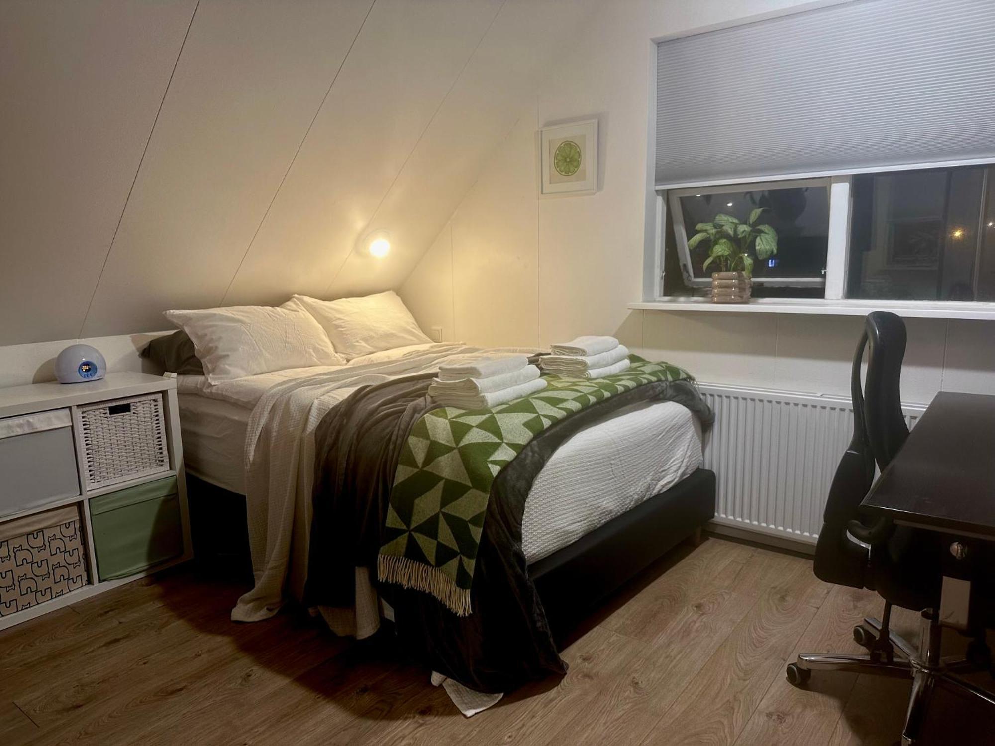 Luxurious House With Hot & Cold Tub Reykjavik