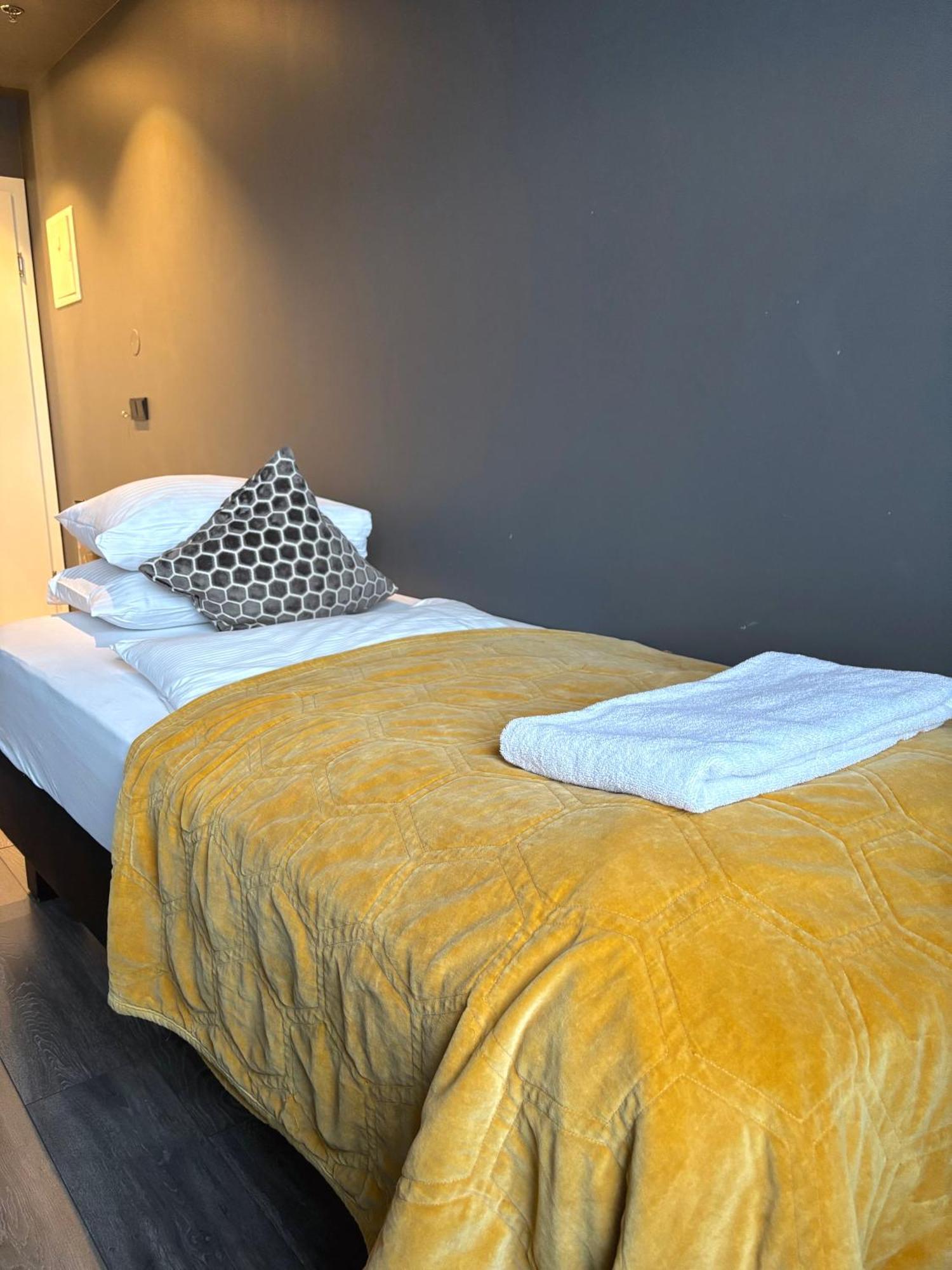 R13 - A Townhouse Hotel