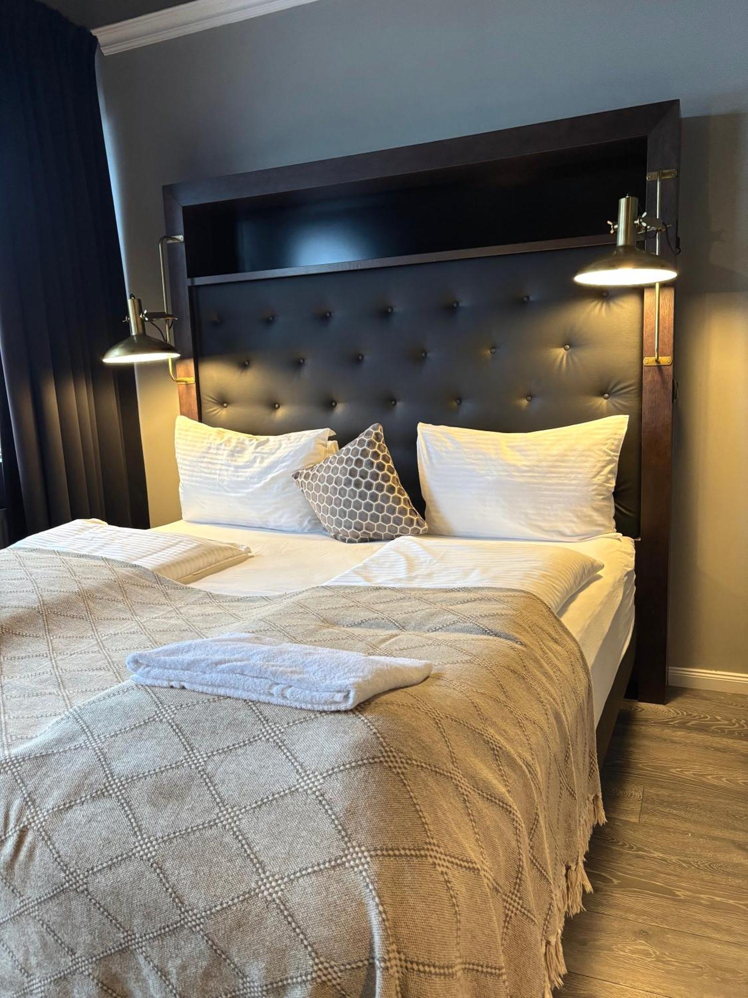 R13 - A Townhouse Hotel
