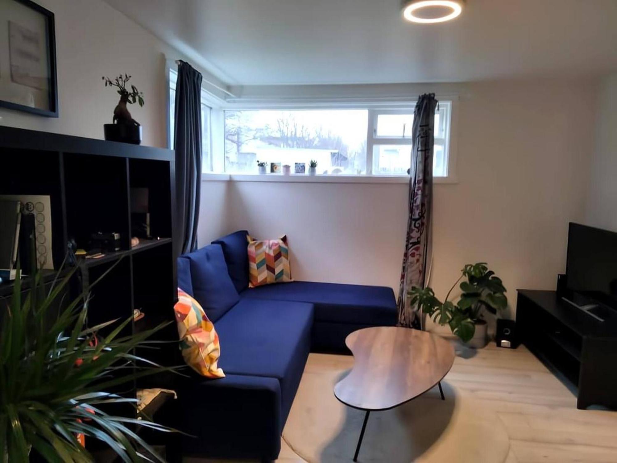 Cozy Close To Downtown Apartment