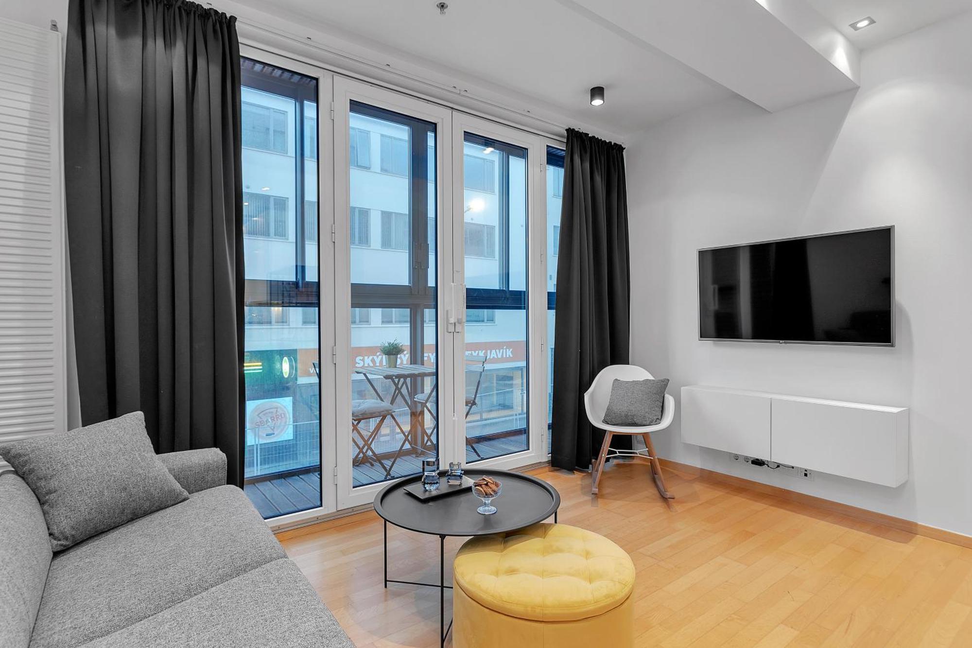 Centrally Located Modern 1br *