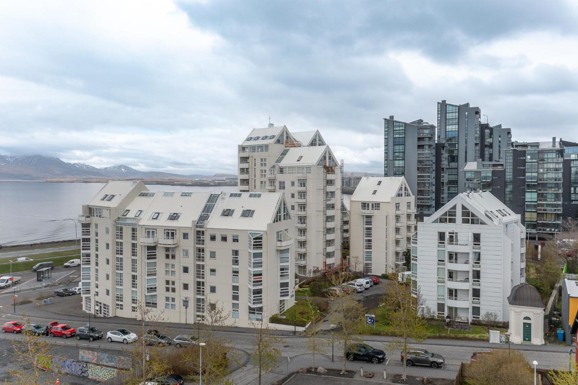 Apartment Stylish 2Br With Parking In The Heart Of Reykjavik