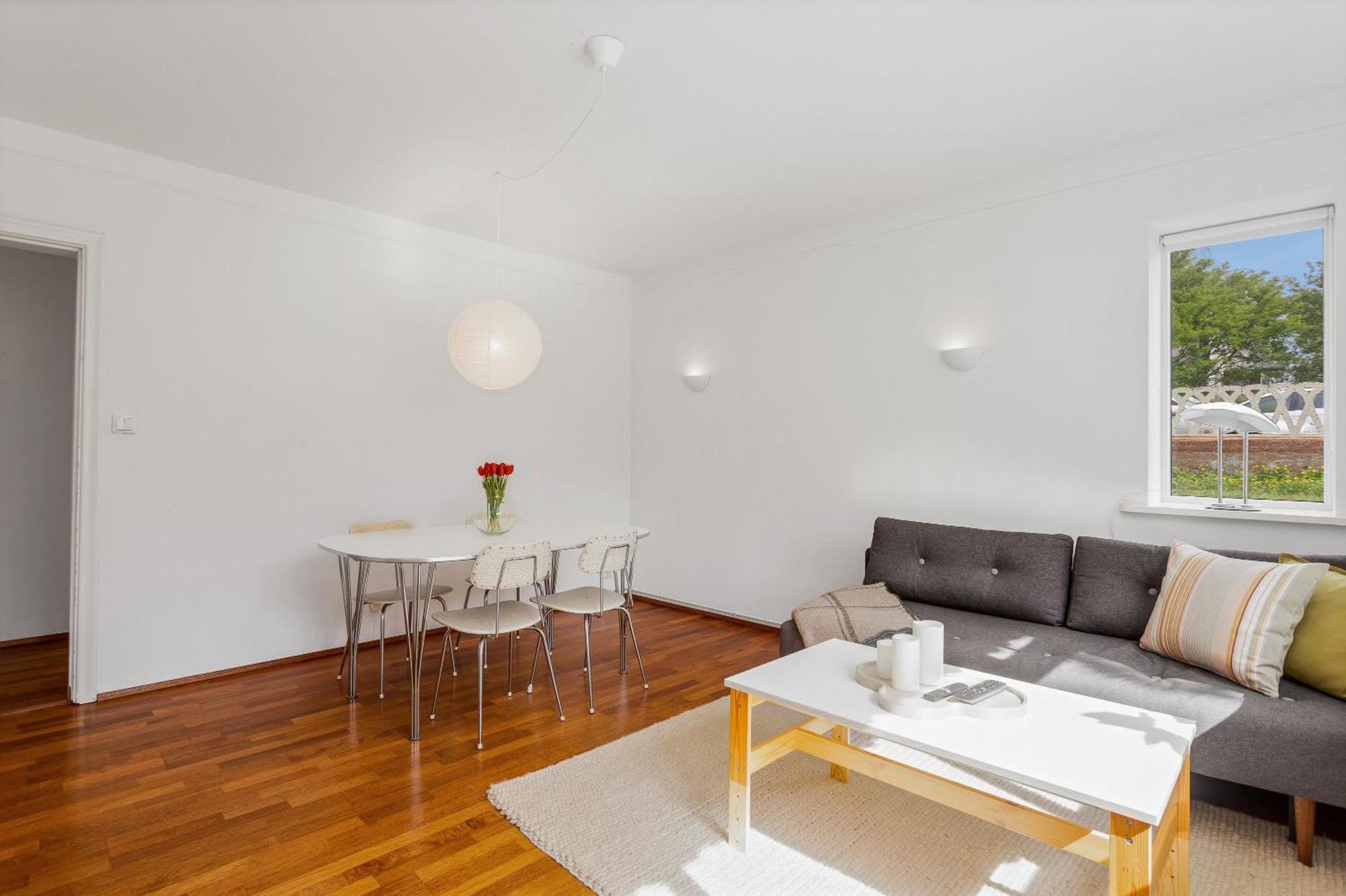 Stylish 2br Close To Center Apartment *