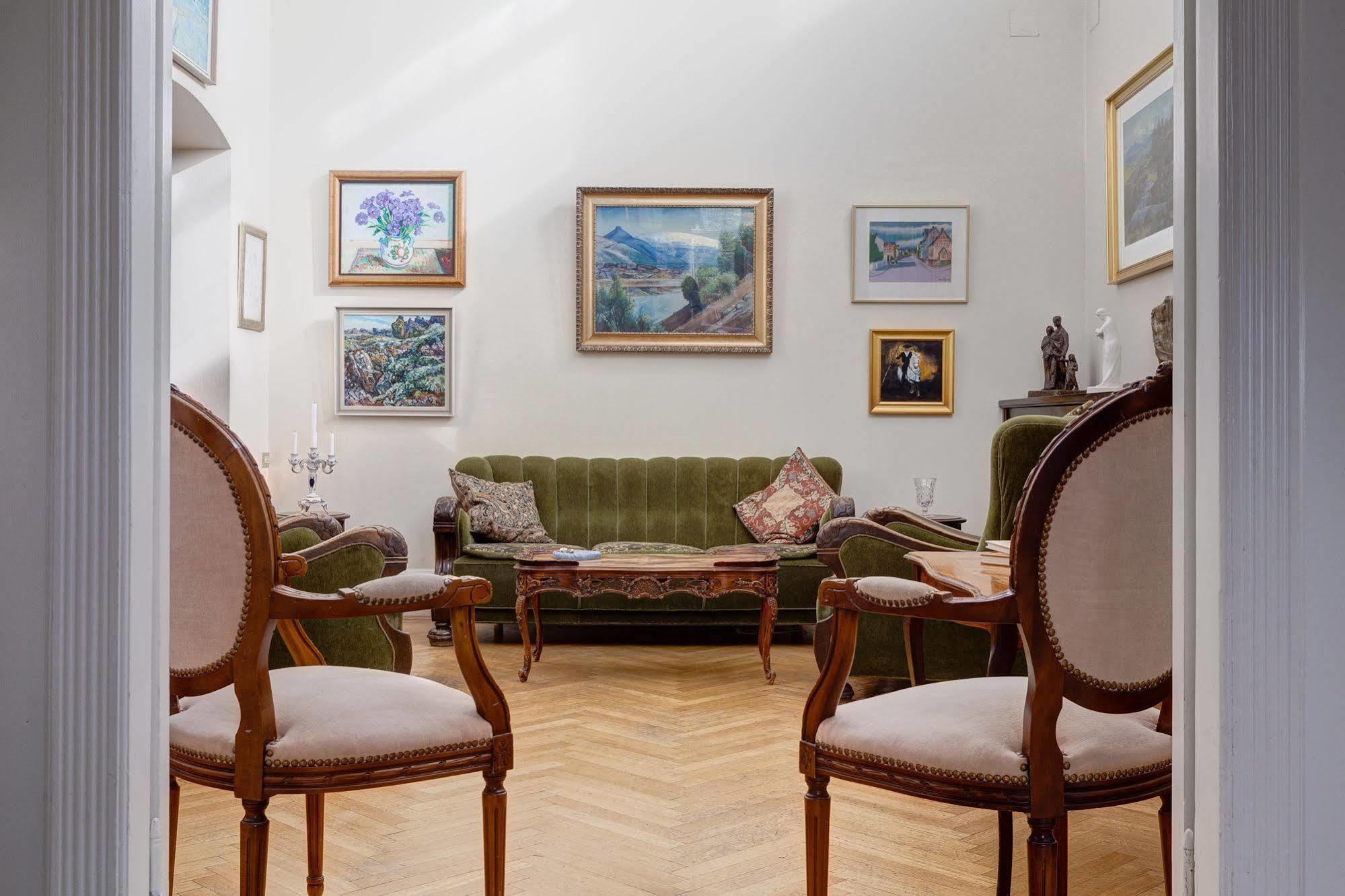 Guest house Galtafell 3*