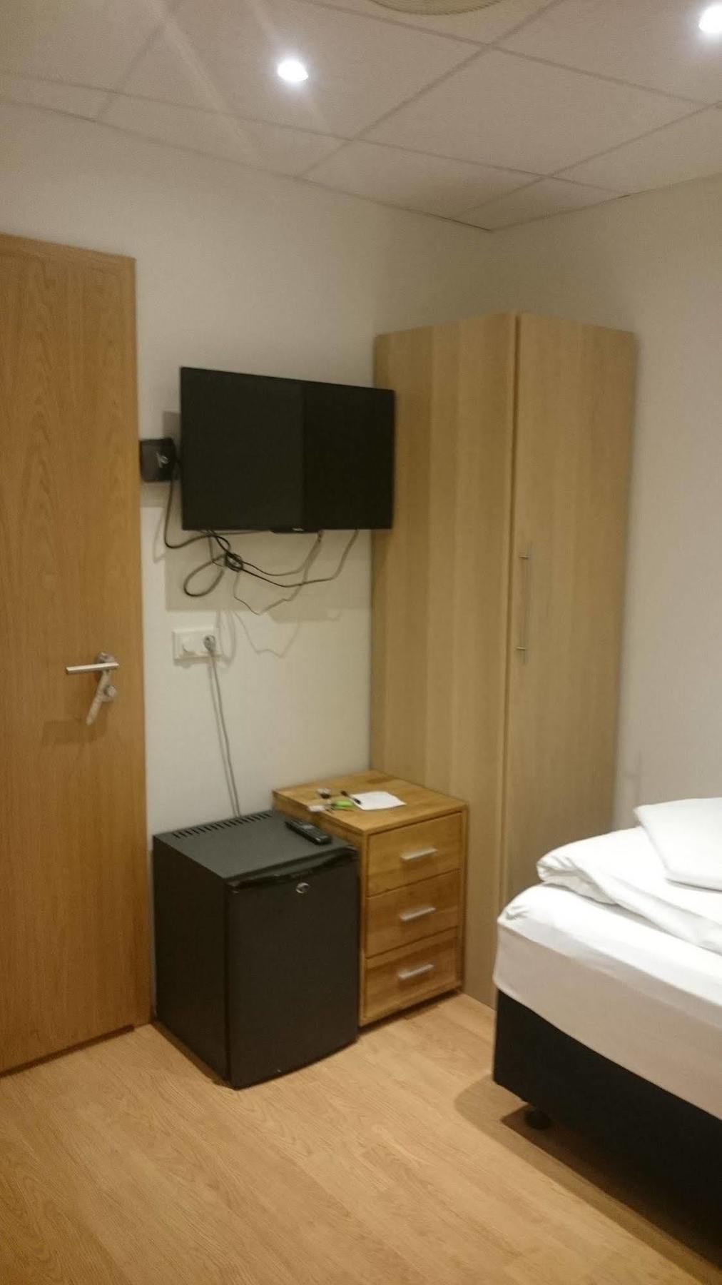 4th Floor 3*