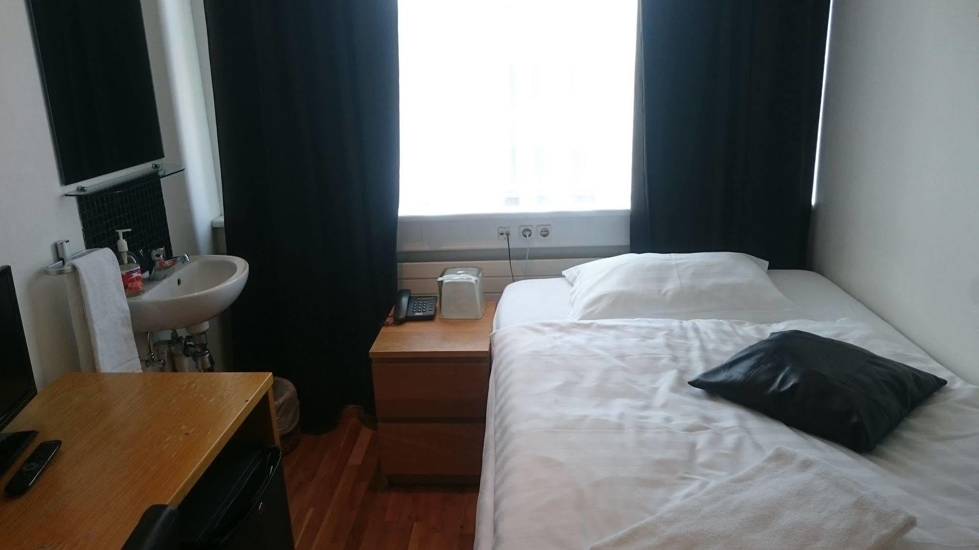 4th Floor Hotel