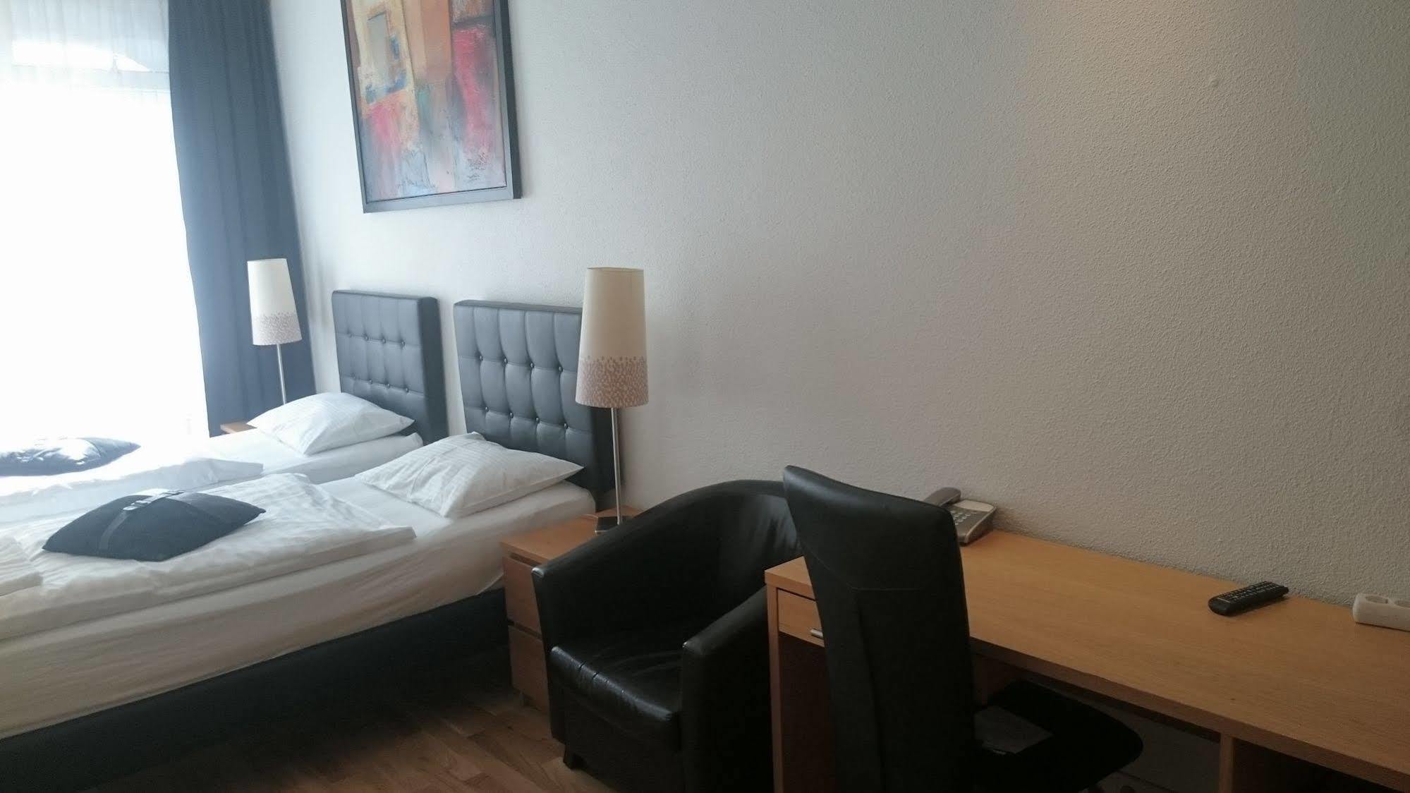 4th Floor 3*