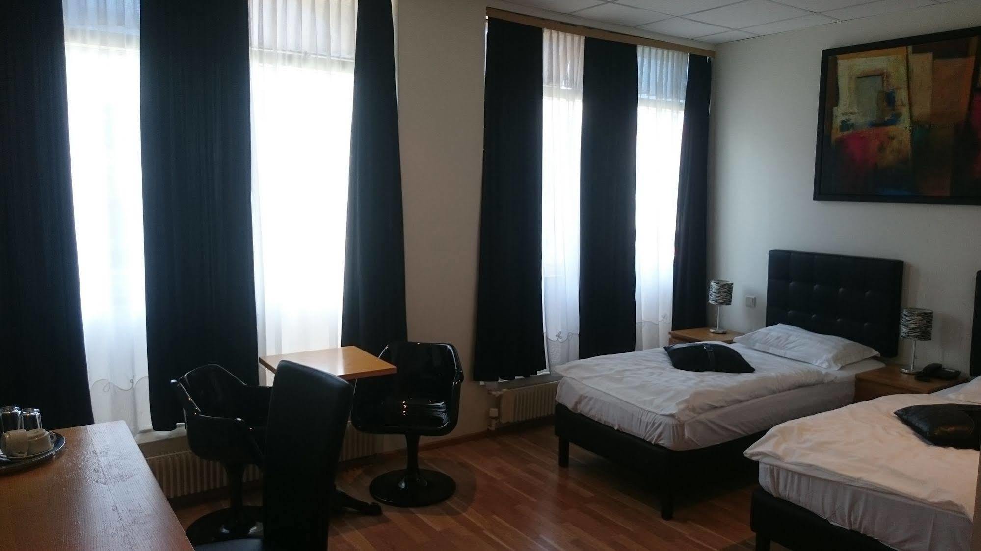 Hotel 4th Floor 3*
