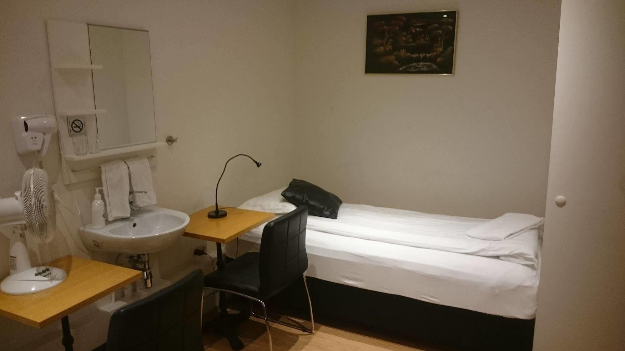 4th Floor Hotel